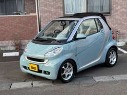 BMWミニのアイスブルーに全塗装しました世界に1台のスマートカブリオレです電動オープン・ナビTV・アイドリングストップ・2人乗りです・禁煙車・キーレス・ドラレコ・バックカメラ付き