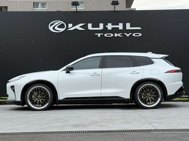 車高を下げたカスタムをしていただきますとワイド＆ローな見た目になります。このフォルムにKUHLオリジナルのエアロとホイールを装着して頂けましたらかっこいいこと間違いなしです。
