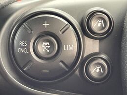●レーダークルーズコントロール：前の車との車間距離を一定にとりつつ、一定速度で自動走行してくれる次世代のクルーズコントロール！主に高速道路や自動車専用道路で使用する便利な機能です！