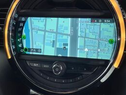 ●純正ナビ：一体感のあるナビは、高級感ある車内を演出してくれます。Bluetooth再生などオーディオ機能も充実しておりますので、運転もより楽しめます♪