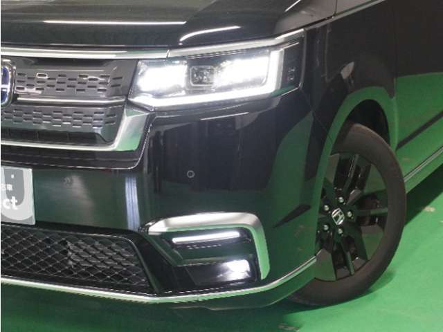 【ヘッドライト】省電力で長寿命の明るく運転しやすいLEDヘッドランプです。明るく照らすので暗い夜道からお客様を守ってくれます。