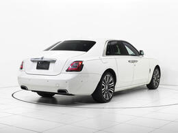 フロント及びリアのマッサージ・シートやヒーテッド・パッセンジャー・シート・サラウンド、及び充実のベンチレーション機能で乗員すべてが快適さを追求