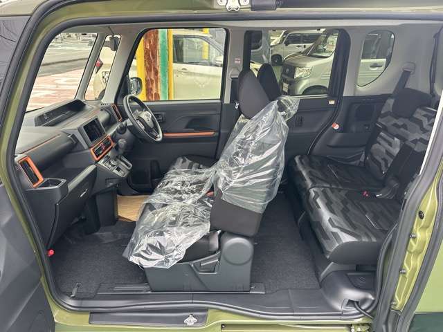 ★5年間新車保障★初度登録から5年間の新車保証が含まれています。長期間、安心してお乗り頂けます！保障費用は支払総額に含まれています！遠方のお客様は保証継承後、お近くのディーラーにて保証が受けられます！