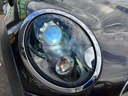 社外HIDヘッドライトを装備（ブラックインナー）