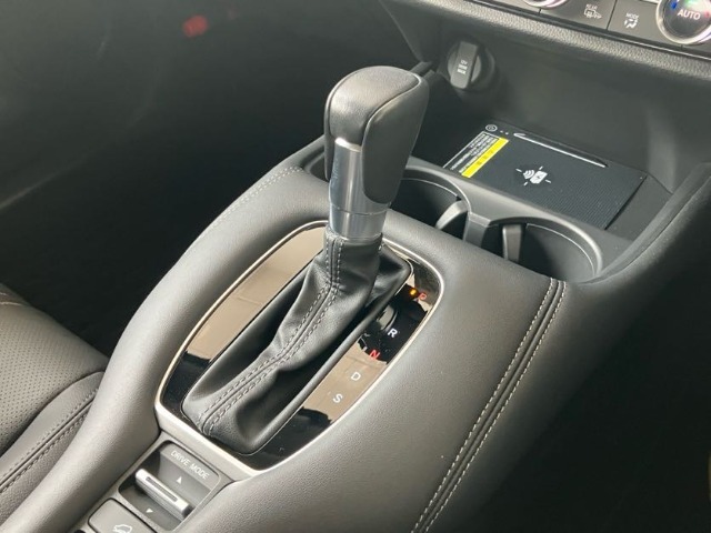 当店は仕上げ業者と提携して、車両の仕上げを行っております。磨き、ルームクリーニング、ヘッドライト磨き、を一貫して行っております。