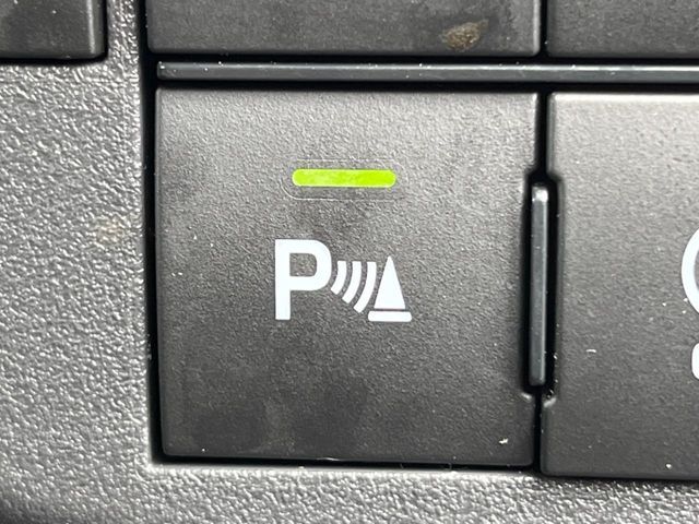 【コーナーセンサー】バンパーに付いたセンサーが障害物を検知！一定の距離に近づくとアラートで教えてくれます♪狭い駐車スペースや車庫入れ時も安心ですね☆