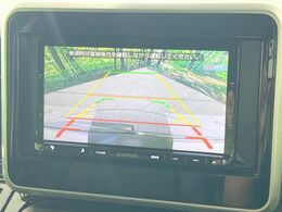 【バックカメラ】駐車時に後方がリアルタイム映像で確認できます。大型商業施設や立体駐車場での駐車時や、夜間のバック時に大活躍！運転スキルに関わらず、今や必須となった装備のひとつです！