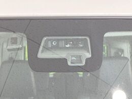 【スズキ　セーフティサポート】走行中に前方の車両等を認識し、衝突しそうな時は警報とブレーキで衝突回避と被害軽減をアシスト。より安全にドライブをお楽しみいただけます。