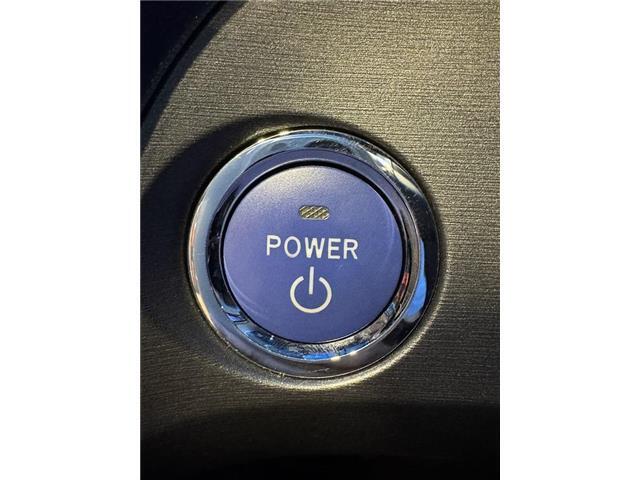 【プッシュスタート】スマートキーを取り出さずにスイッチを押すだけでエンジン始動ができます！