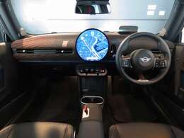 運転席及び助手席におかけになっている瞬間をイメージしてみてください。重厚感のある室内空間は外からの音を遮断し、唯一のプライベート空間を演出しております。