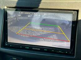 【カラーバックモニター】を装備しております。リアの映像がカラーで映し出されますので日々の駐車も安心安全です。