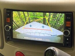 【バックカメラ】駐車時に後方がリアルタイム映像で確認できます。大型商業施設や立体駐車場での駐車時や、夜間のバック時に大活躍！運転スキルに関わらず、今や必須となった装備のひとつです！