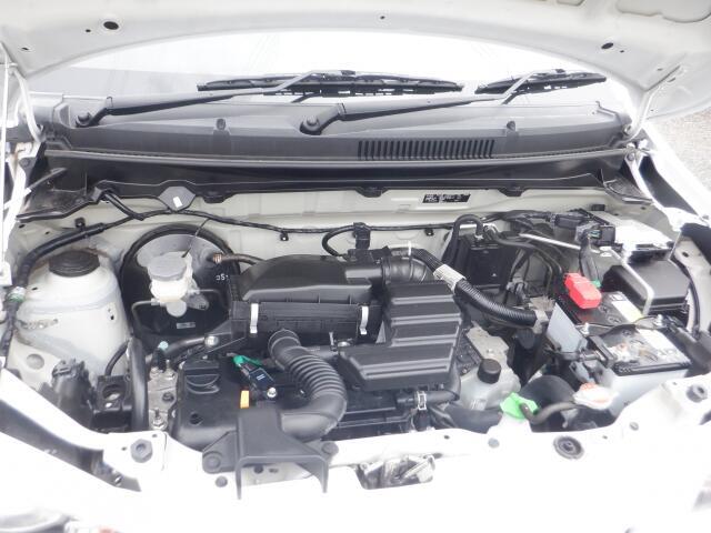 オリックス自動車保証付です。1年間走行距離無制限の保証となっております。消耗品・油脂類は除きます（輸入車は、6ヶ月もしくは5，000kmまで）。全国に提携工場があるので、遠方の方も安心ですよ。