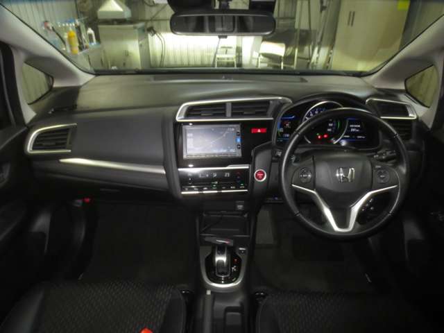 購入していただいた車両は自社運営の運輸局指定整備工場にて点検記録簿付整備を実施してから納車させていただきます。