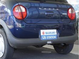 【リアパーキングセンサー】バンパーに付いたセンサーが障害物を検知。一定の距離に近づくとアラートで教えてくれます。狭い駐車スペースや車庫入れ時も安心です。