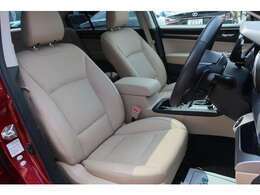 ヒーター付きアイボリーレザーシート装備になります☆