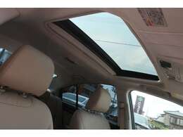 オプション　サンルーフ装備になりますのでよりドライブも楽しくなります☆