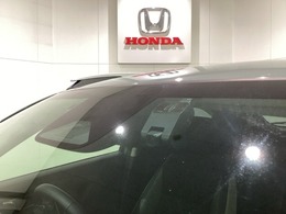 Honda SENSING装着車です。衝突を予測してブレーキをかけたり、前のクルマにちょうどいい距離で走行できる多彩な安心・快適機能を搭載した先進の安全運転支援システムがドライバーをサポートします。