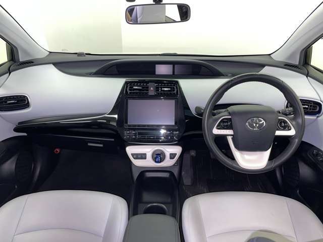 当店の車両は全てプロの手によるルームクリーニングと外装の仕上げが完了しておりますのでどれを見ても綺麗そのものです！気持ちよくお車をご覧いただくことができます。