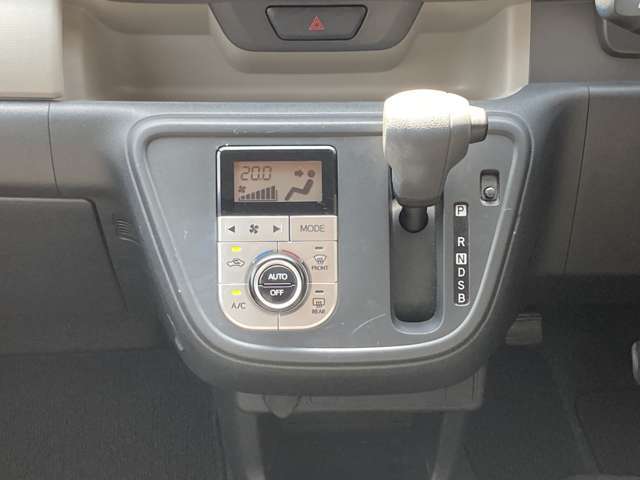 西日本自動車グループの(株)西日本総合保険には知識の豊富なエキスパートが土日も常駐しており、ご加入いただいたお客様を全力でサポート致します。お見積りから事故時まで、お電話一本ですべてお任せください！