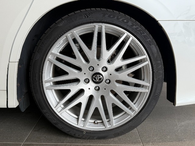 こちらのお車には【社外20インチアルミホイール】を装着しております◎