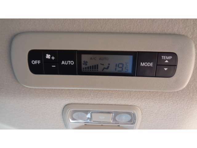 後席エアコンもついており、車内の温度をすばやく快適にしてくれます！