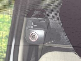 【ドライブレコーダー】安心・安全なカーライフに必須のドライブレコーダーを装備！走行中はもちろん、あおり運転や事故に遭遇した際の状況も映像で記録し、万一のリスクに備えます。