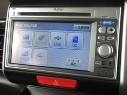 ナビゲーションはギャザズメモリーナビ（VXM-128VS）を装着しております。AM、FM、CD、DVD再生、ワンセグTVがご使用いただけます。初めて訪れた場所でも安心ですね！