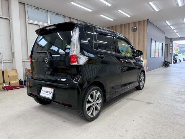 お車の下取りもお任せ下さい！国産・外車問わず精一杯の査定をさせていただきます！面倒な手続き等もお任せ下さい！