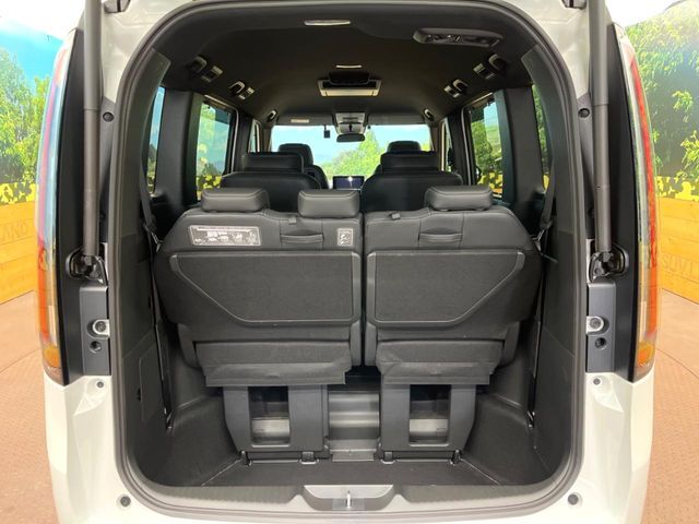 普段のお買い物や通勤、送迎等に十分な荷室スペースを確保しております。セカンドシートを倒すと、大きな荷物の積載も可能です♪