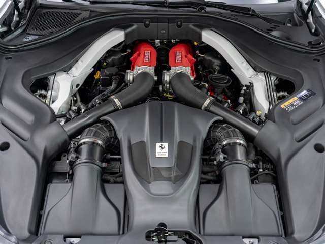 3.9L V8エンジン。620PSを発揮します。