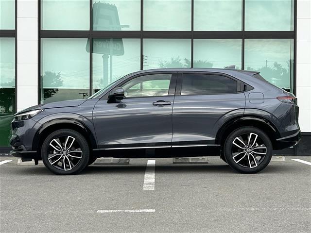 【左】当社基準による調査の結果、修復歴車と判断された車両は一部店舗を除き、販売を行なっておりません。万一、納車時に修復歴があった場合にはご契約の解除等に応じます。