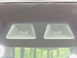 【スマートアシスト】走行中に前方の車両等を認識し、衝突しそうな時は警報とブレーキで衝突回避と被害軽減をアシスト。より安全にドライブをお楽しみいただけます。