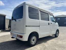 保証は1か月1,000kmの初期保証が付帯しております。別途選べる延長保証御座いますので、ご希望に沿ってご提案致します。