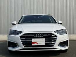 Audiでは2004年以降、この逆台形型のシングルフレームグリルを採用しています。他ブランドのフロントマスクデザインにも大きな影響を与えています。