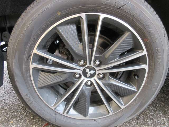 HDDナビ。地図の記憶媒体にハードディスクドライブを用いた新世代のカーナビ。従来の光学式ディスク（CD-ROM、DVD-ROM）を用いたものに比べ高速・大容量で、より高精細・多機能なナビゲーションを実現。