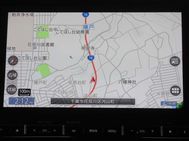 ディスチャージランプとは、ハロゲンライトに代わる新世代のランプで、従来のハロゲンライトに対し消費電力半分、明るさ2倍、耐久性5倍、お値段10倍。青白い閃光が特徴。