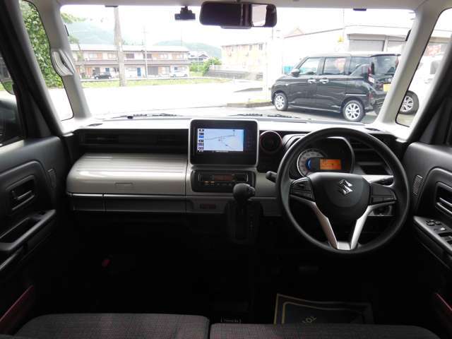 納車前には専用の機械を使い車内を除菌していき清潔にしていきます！！