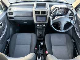 車内に前席の全体図です。おタバコの臭いも無くシートのクッション性もございます。お問い合わせは0078-6003-763393まで♪