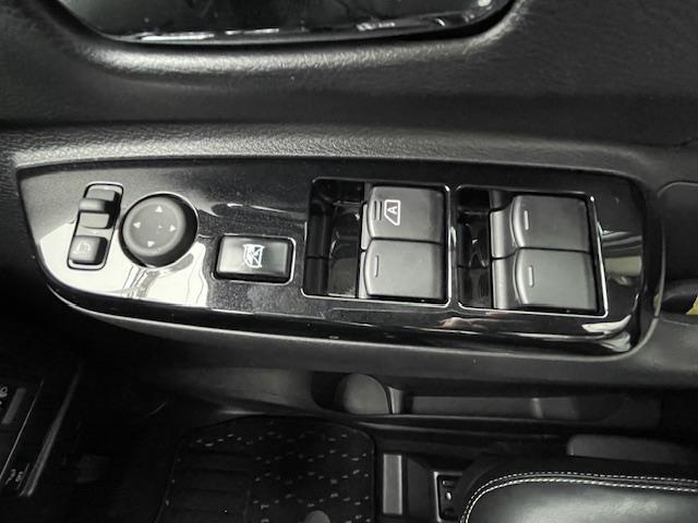 【パワーウインドウ】ワンタッチで窓を開閉できます。