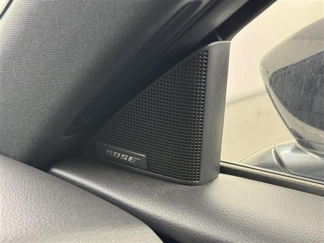 【BOSEサウンド】高性能スピーカーx12をはじめ、BOSEの技術を注ぎ込んだシステムを搭載。サラウンドシステム「Centerpoint2」、走行ノイズ補償システム「AUDIOPILOT2」搭載。