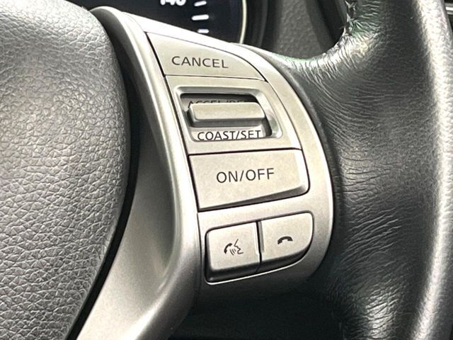 【クルーズコントロール】高速道路もラクラク走行。アクセルを離しても一定速度で走行ができ、長距離運転時の負担を軽減！加速・減速も簡単なスイッチ操作で調整できます。
