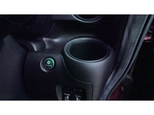 有名カフェ店にプロデュースしていただいた自慢のコーヒーを是非ご賞味ください！季節限定のメニューも受付スタッフが考案しています☆待ち時間も楽しい！