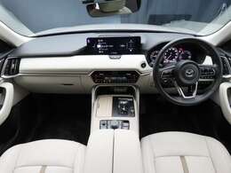 【禁煙車】禁煙車ですので、嫌な臭いはございません。このキレイさと使用感の少なさが、デモUP車の魅力ですよね。ぜひお座りになってお確かめください。