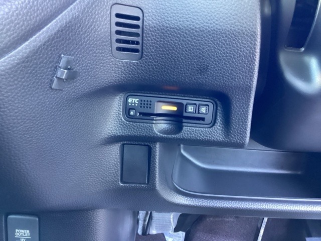 ETC付いてます。ETCが使用可能な道路通行料はキャッシュレスでスマートに走行できます。再セットアップして納車致します。