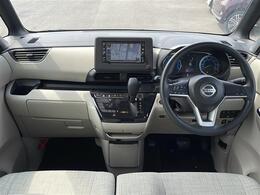 【インパネ全体】車内の雰囲気でお車の印象も変わります。自分好みのお車を見つけていきましょう！