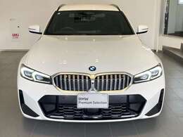 BMW代表的な特徴のキドニーグリル。BMWのすべてのモデルに採用され、BMWらしさを強調しております。