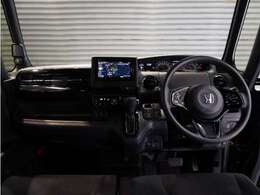 【室内】シートや内装各部への徹底した清掃を実施。