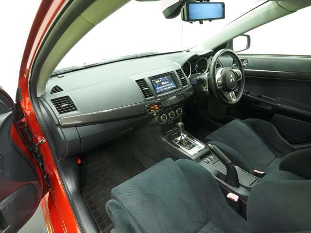 アルパイン製ディスプレイオーディオ　純正フロアマット　JADO SMARTミラー型デジタルルームミラー　ブレンボ製ブレーキキャリパー