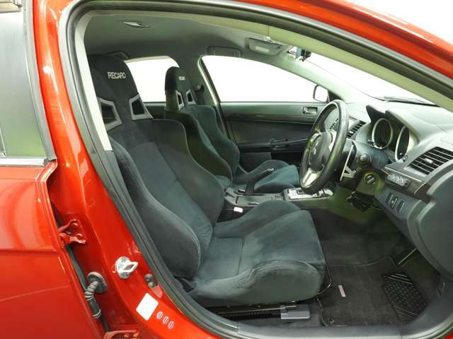 Defiメーター(ADVANCE　ZD)　アルパイン製ディスプレイオーディオ　純正フロアマット　JADO SMARTミラー型デジタルルームミラー　ブレンボ製ブレーキキャリパー